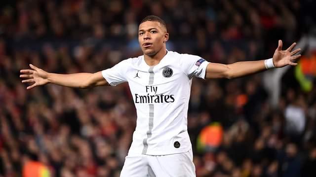 曼城斯特林末节进球助球队获胜（斯特林末段建功，助曼城取胜）