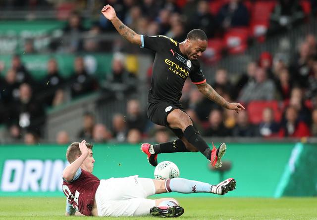 佩工：皮球先打在球员身上再弹到手上，裁判硬造了一个点球（佩工：球先中身体再碰手臂，主裁强行判点球）