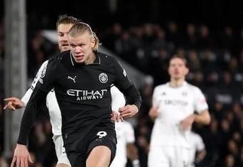 达成尤文生涯200场里程碑，洛卡特利获赠纪念球衣（洛卡特利迎来尤文第200场里程碑，获赠纪念球衣）