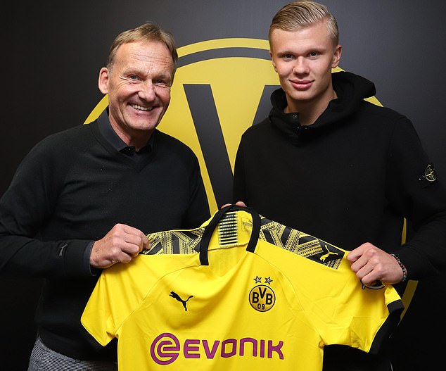 想让B费离队？跟队：曼联坚称已明确他是球队未来计划的核心（辟谣B费离队传闻：曼联重申他是未来建队核心）