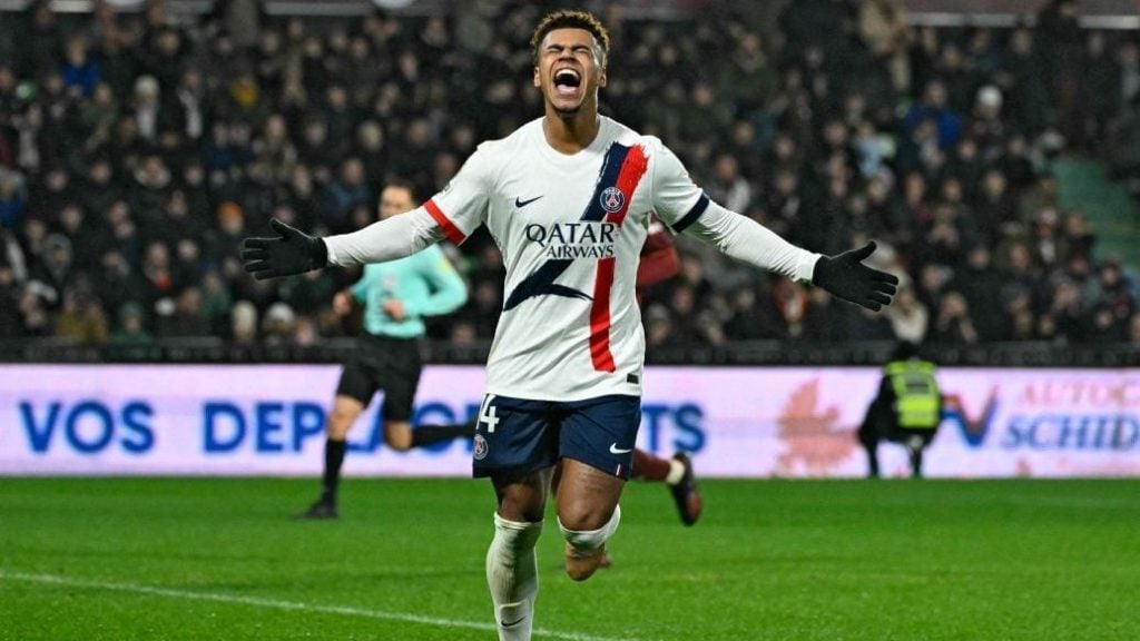 每体：拉菲尼亚对身边人表态，不拿到欧冠就不离开巴萨（每体：拉菲尼亚告知身边人，未夺欧冠前不考虑离开巴萨）