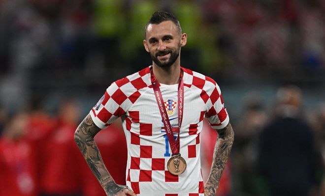 湖人詹姆斯关键时刻命中绝杀（詹姆斯压哨绝杀，湖人取胜）