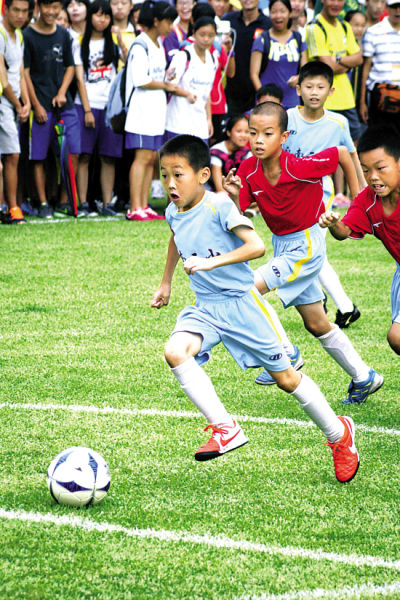 哈登：我和伦纳德的沟通很好，但光靠沟通是赢不了比赛的（哈登称与伦纳德交流顺畅，但仅凭沟通无法取胜）