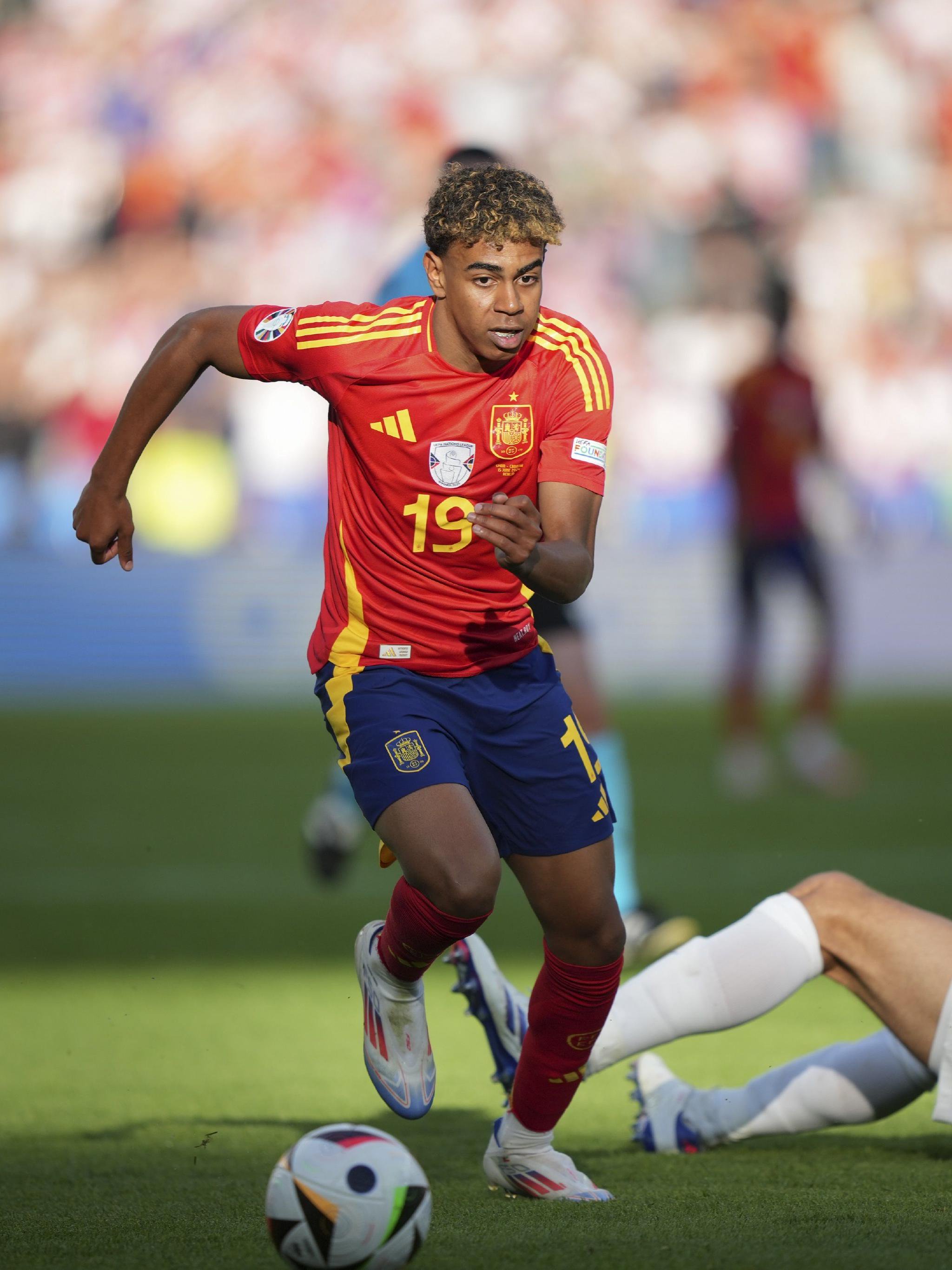 意天空：劳塔罗已返回米兰，即将归队参加训练备战米兰德比（意媒：劳塔罗已回米兰，近期将与球队合练迎战米兰德比）