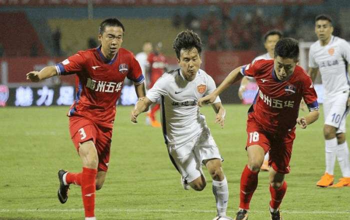 波兰主帅：莱万能在11月出场；巴萨和弗里克没对他感到不满（波兰主帅：莱万11月可出战，巴萨与弗里克并无不满）